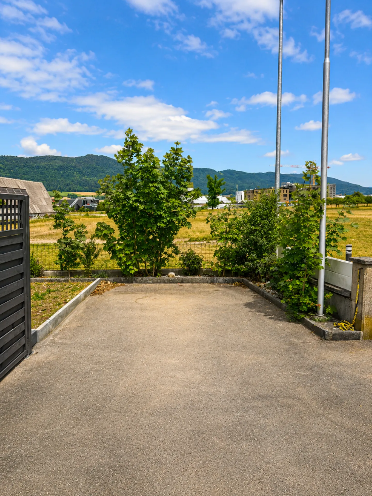 Outdoor parking space for rent - Photo 1 of 2
