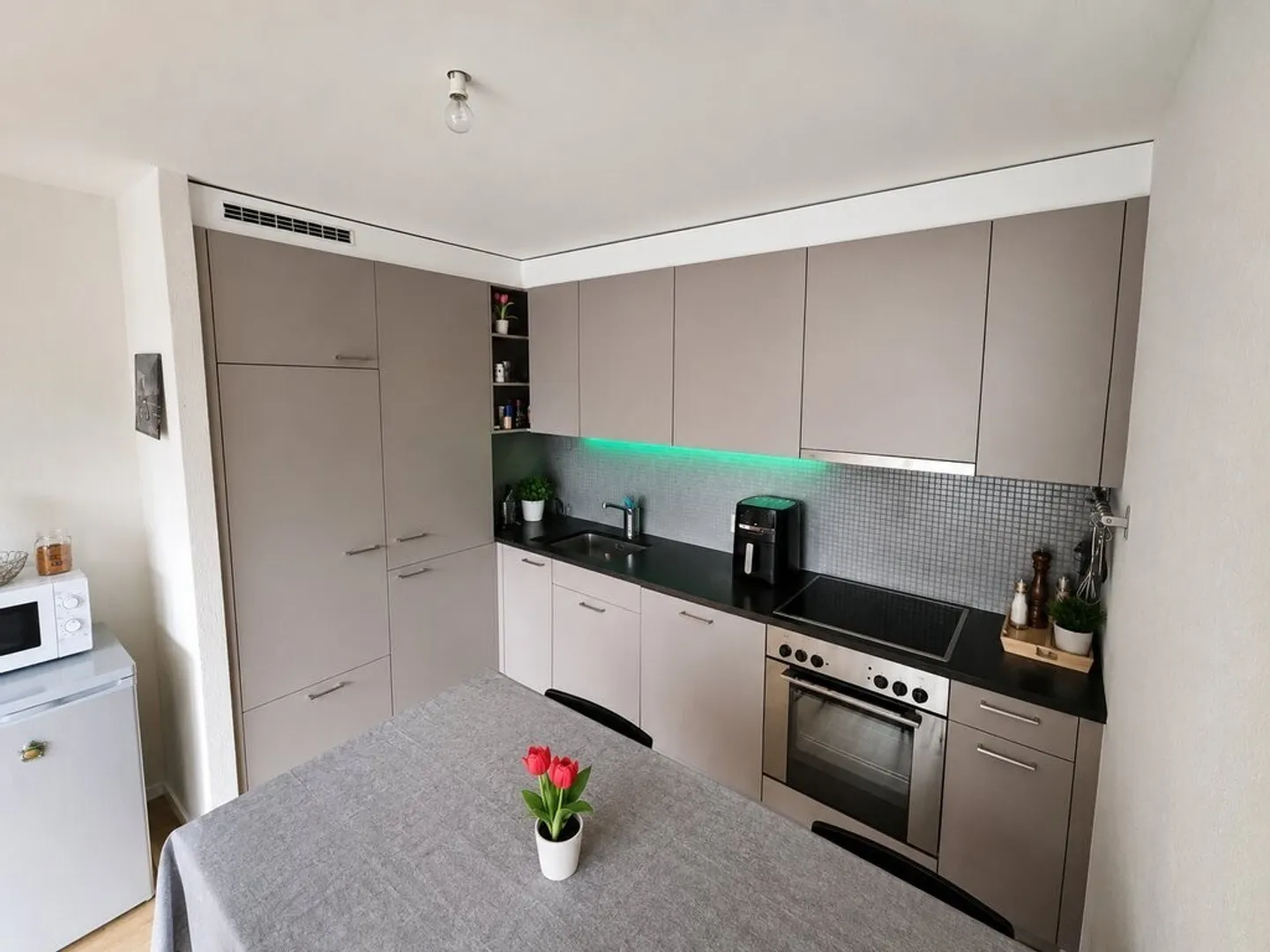 Joli appartement de 2,5 p au 2 étage, idéalement situé. - Foto 2 di 3
