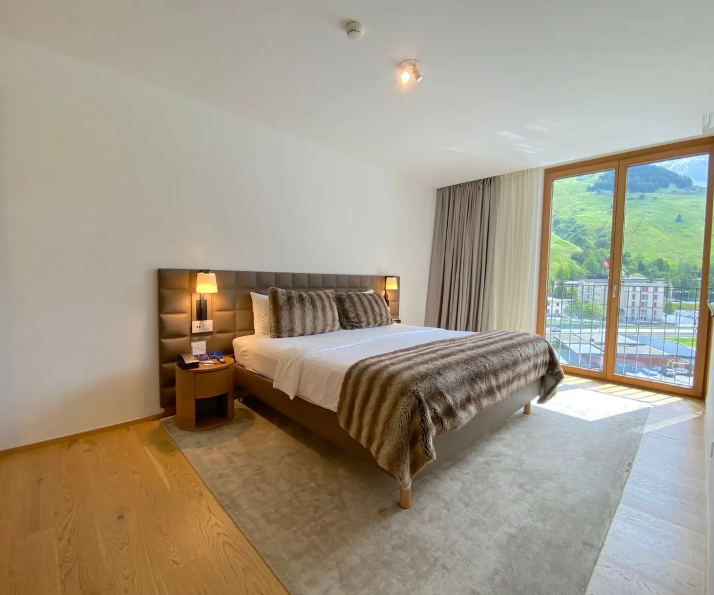 Luxurious Alpine Residence with Hotel Service, Wellness, and Sustainable Return Potential - Photo 5 of 8