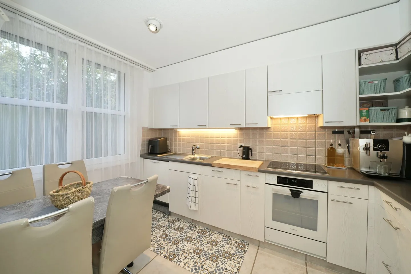 SPACIOUS TERRACED FAMILY HOUSE WITH A DREAM VIEW OF THE CASTLE RUINS - Photo 6 of 8