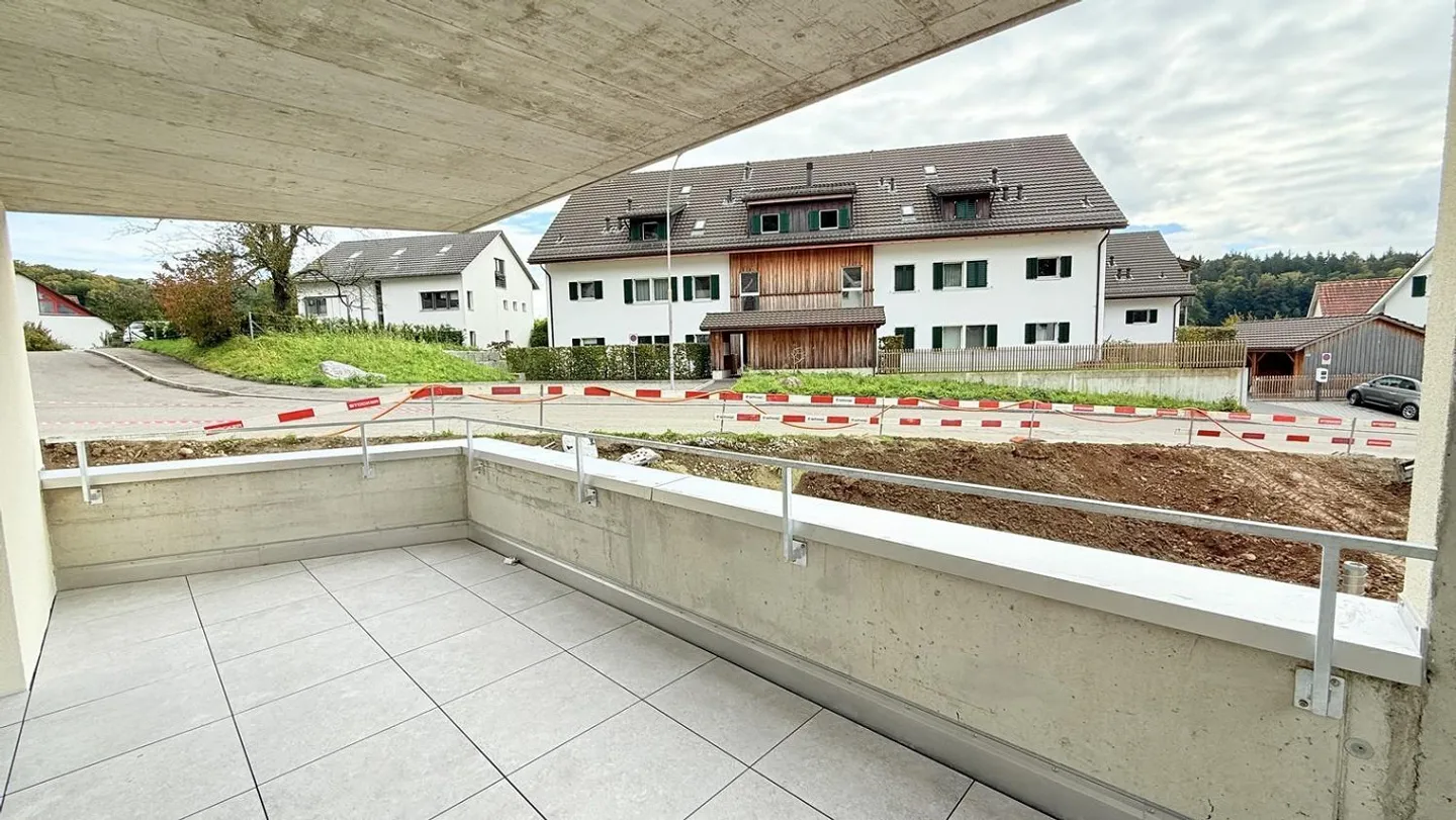 First rental in a quiet and sunny location with a large balcony - Photo 7 of 13