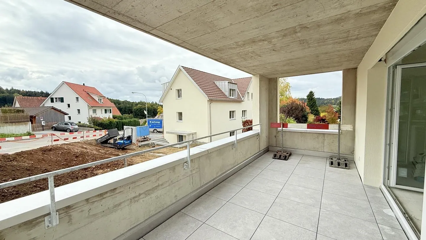 First rental in a quiet and sunny location with a large balcony - Photo 8 of 13