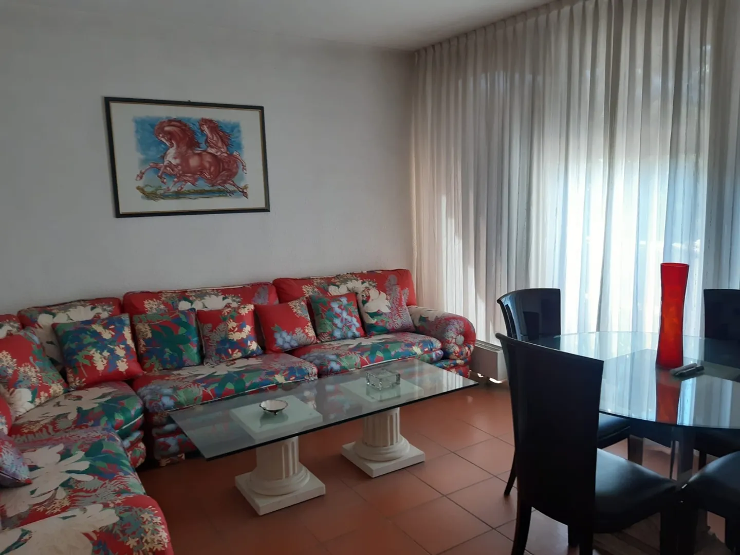 Attraktive 2.5-Zimmer-Wohnung mit Balkon in AgnoAttraente appartamento di 2,5 locali con balcone ad Agno - Foto 2 di 6