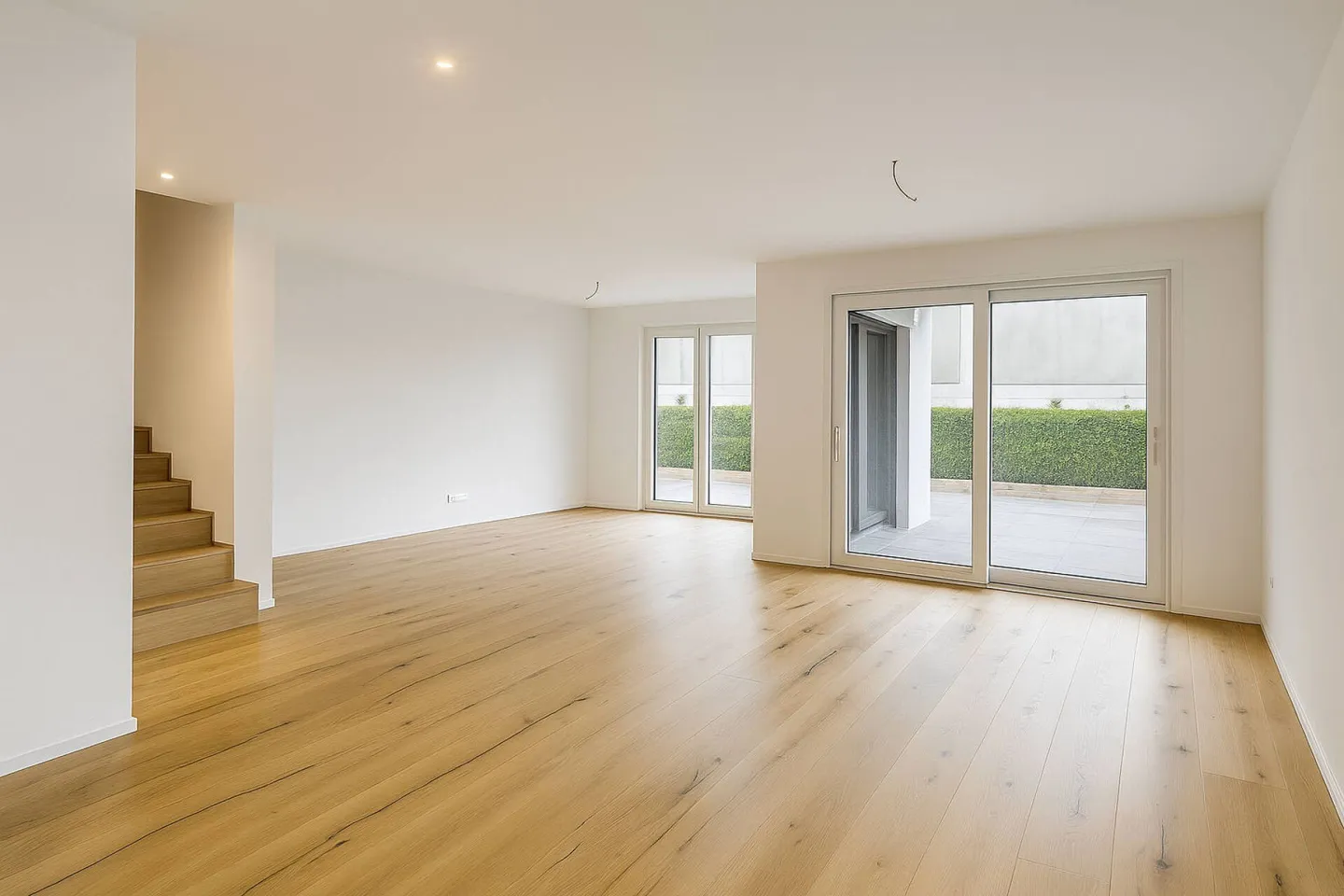 Modernes Doppeleinfamilienhaus mit Garten - Foto 1 von 8