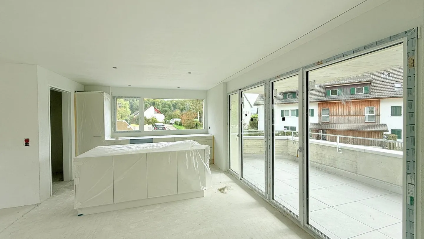 First rental in a quiet and sunny location with a large balcony - Photo 5 of 13