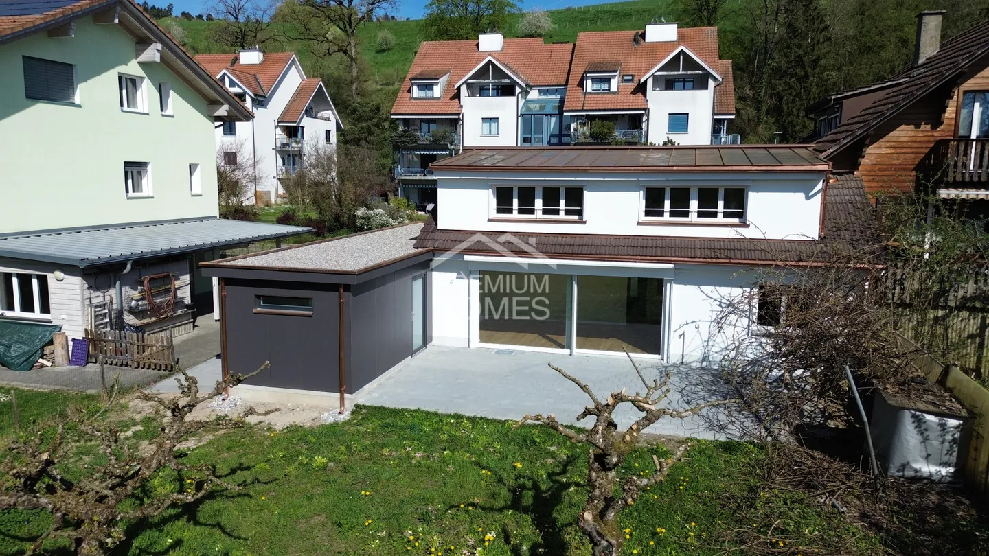 Casa familiare moderna con giardino - Foto 1 di 5