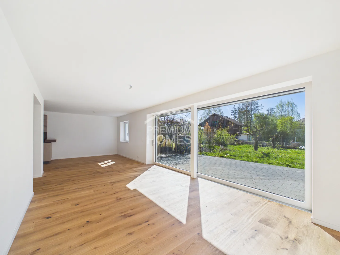 Casa familiare moderna con giardino - Foto 2 di 5