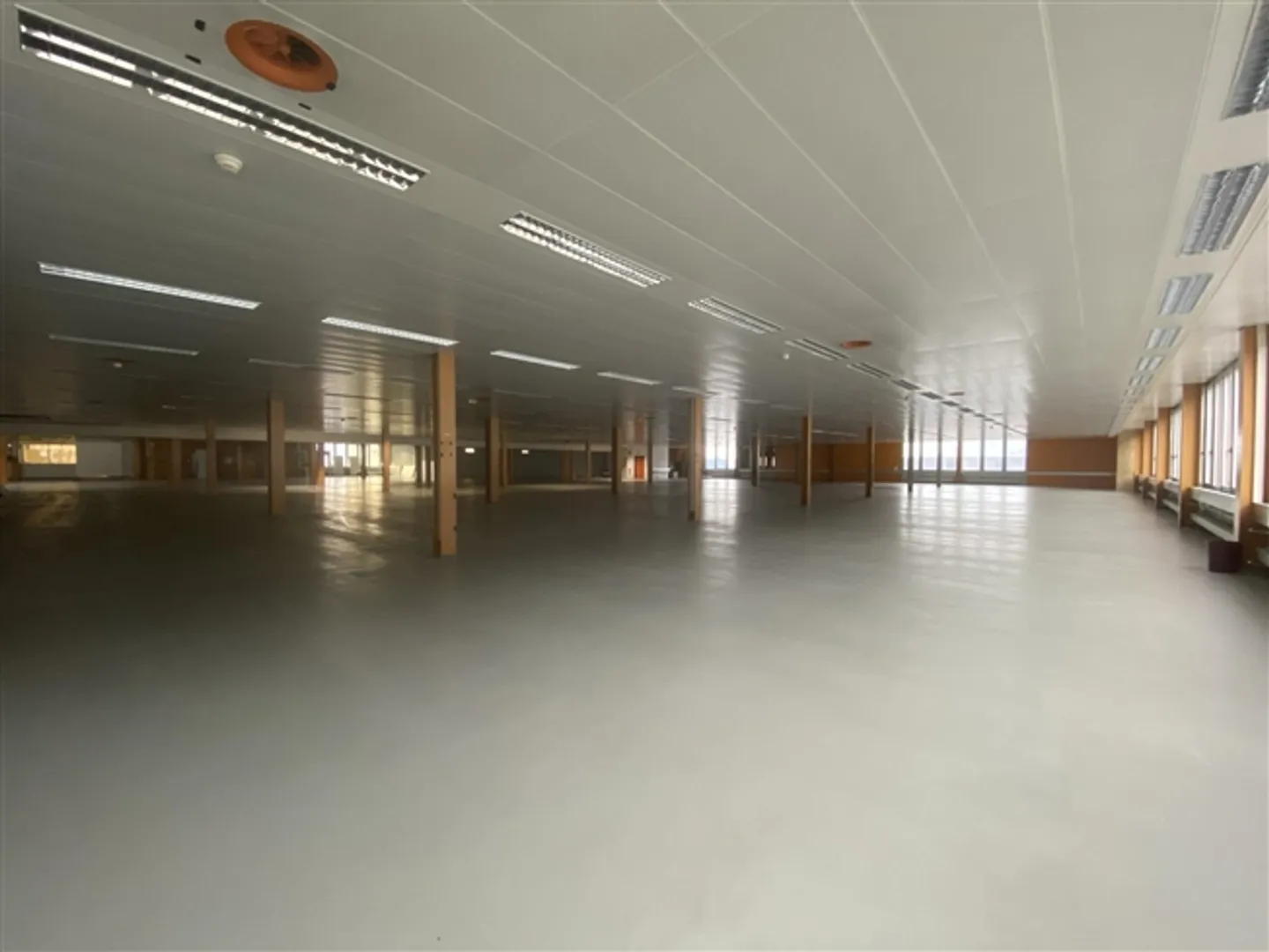 Commercial Space - Photo 3 of 8