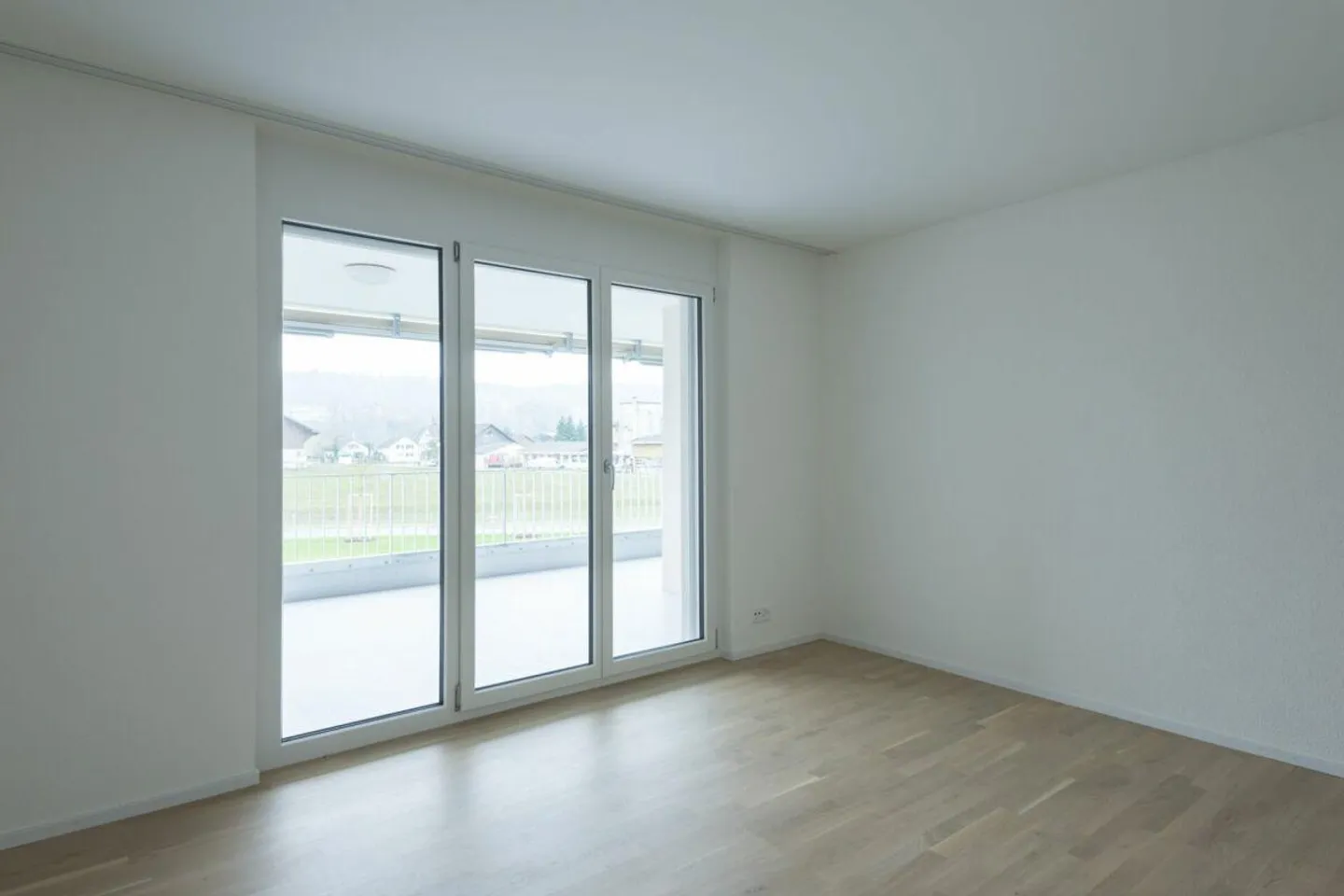 Appartement de jardin moderne et lumineux 3 1/2 avec grand espace extérieur - Photo 7 sur 7