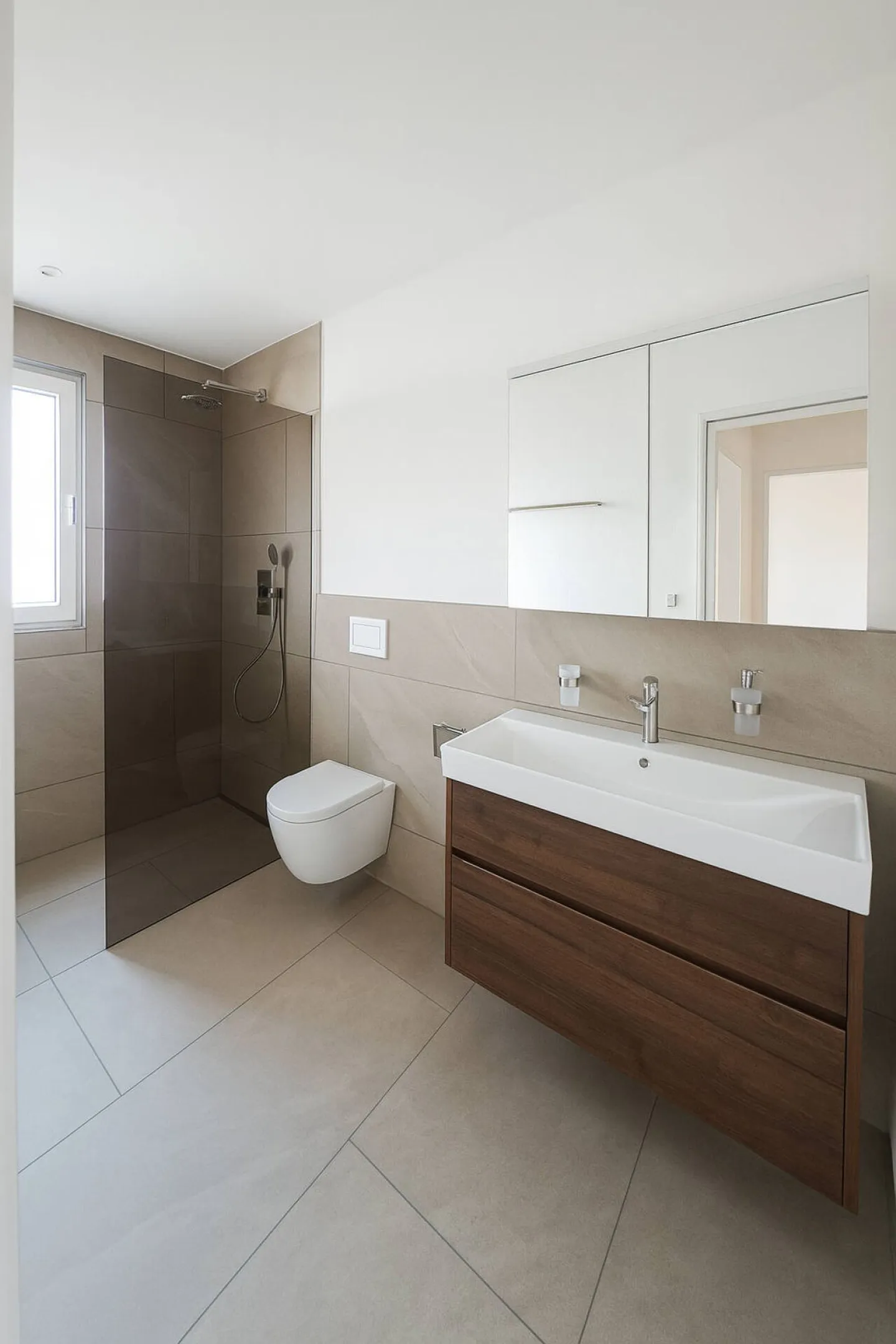 Modernes Doppeleinfamilienhaus mit Garten - Foto 7 von 8