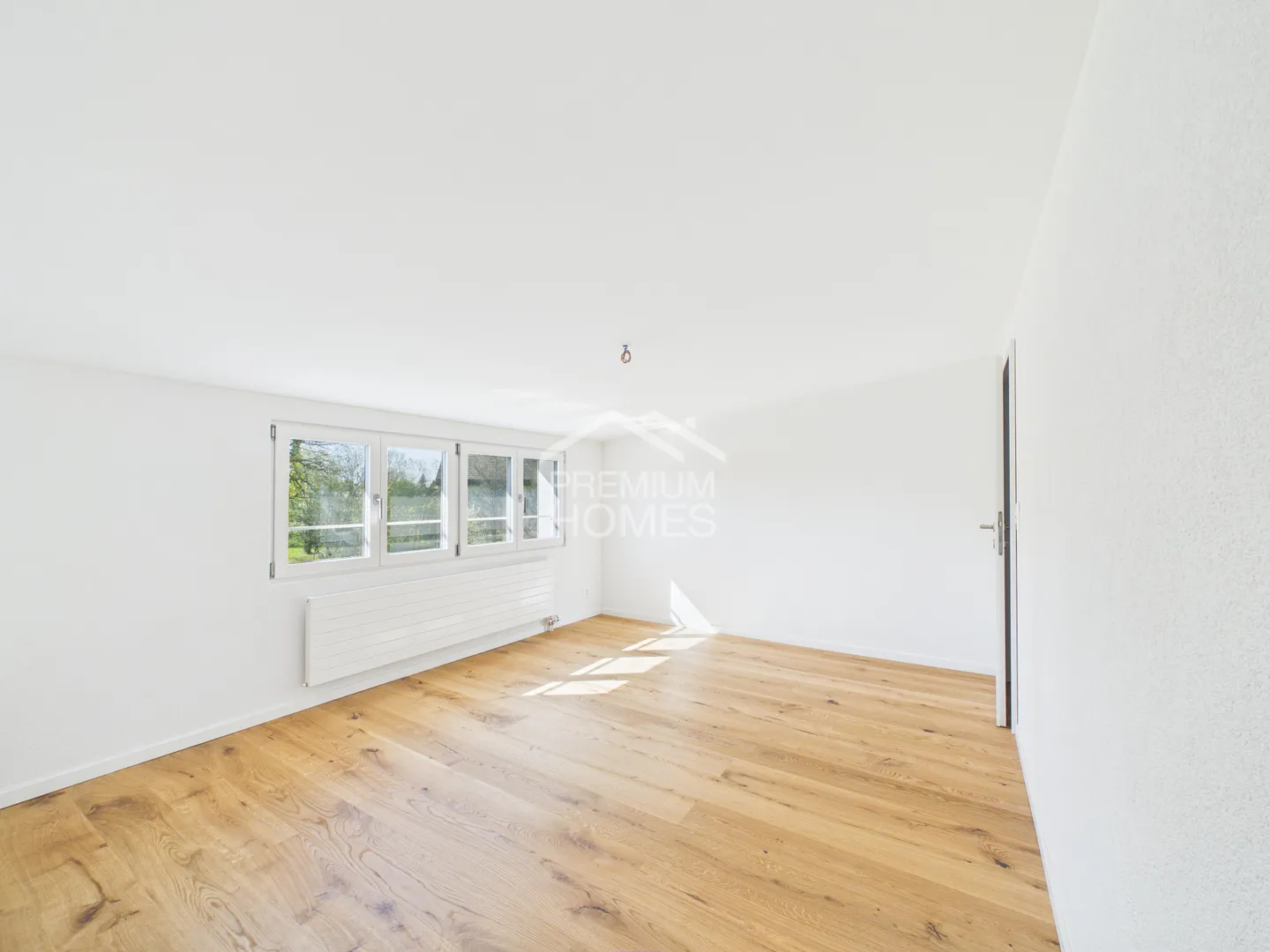 Casa familiare moderna con giardino - Foto 3 di 5