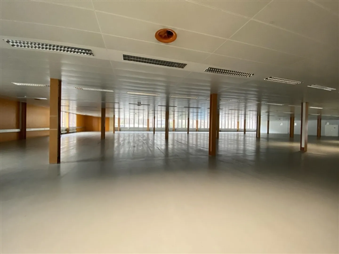 Commercial Space - Photo 4 of 8