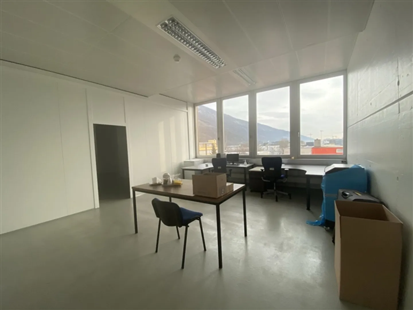 Commercial Space - Photo 5 of 8