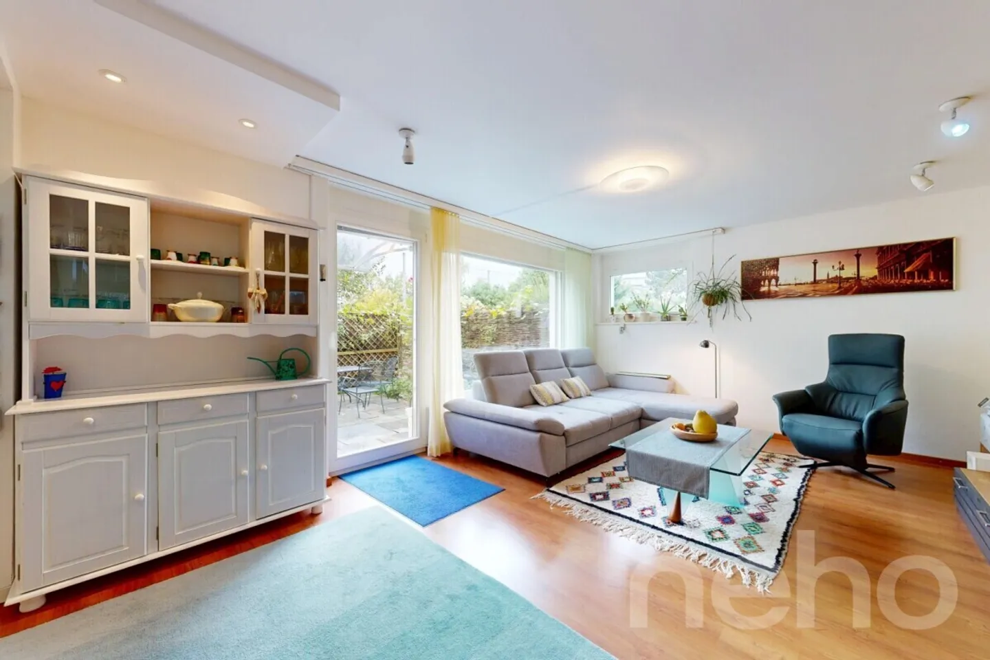 Well-maintained semi-detached family house with cozy garden - Photo 3 of 12