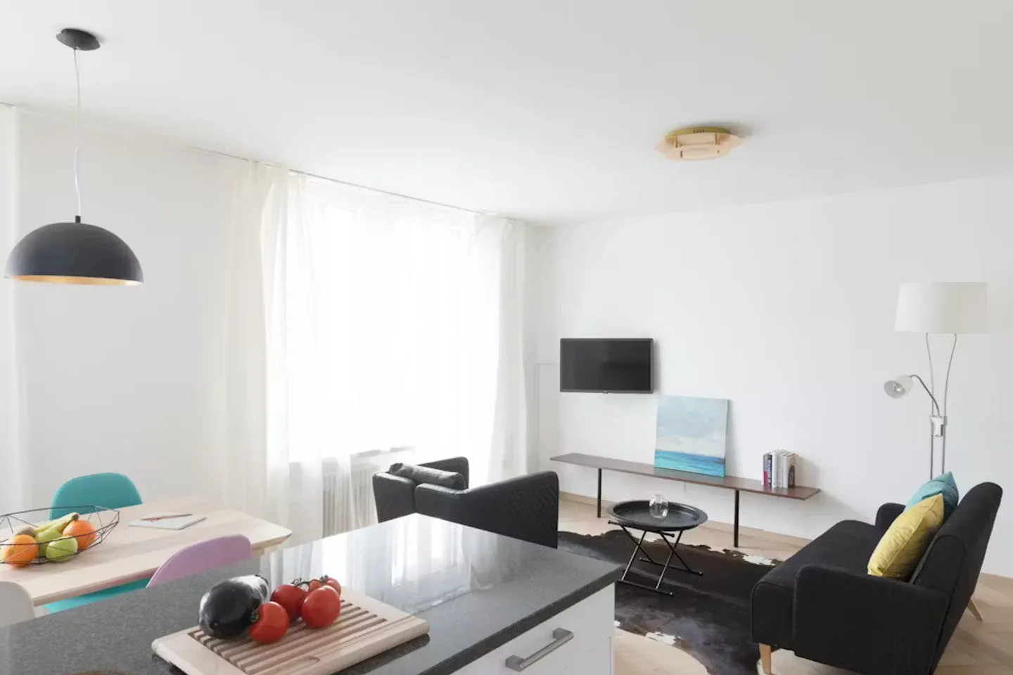 Chic Apartment in Zürich - Photo 2 of 4