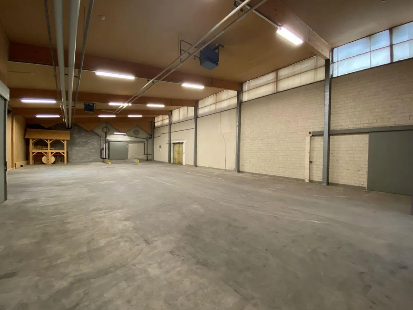Commercial space, individually usable 1346 m2 (divisible) - Photo 2 of 8