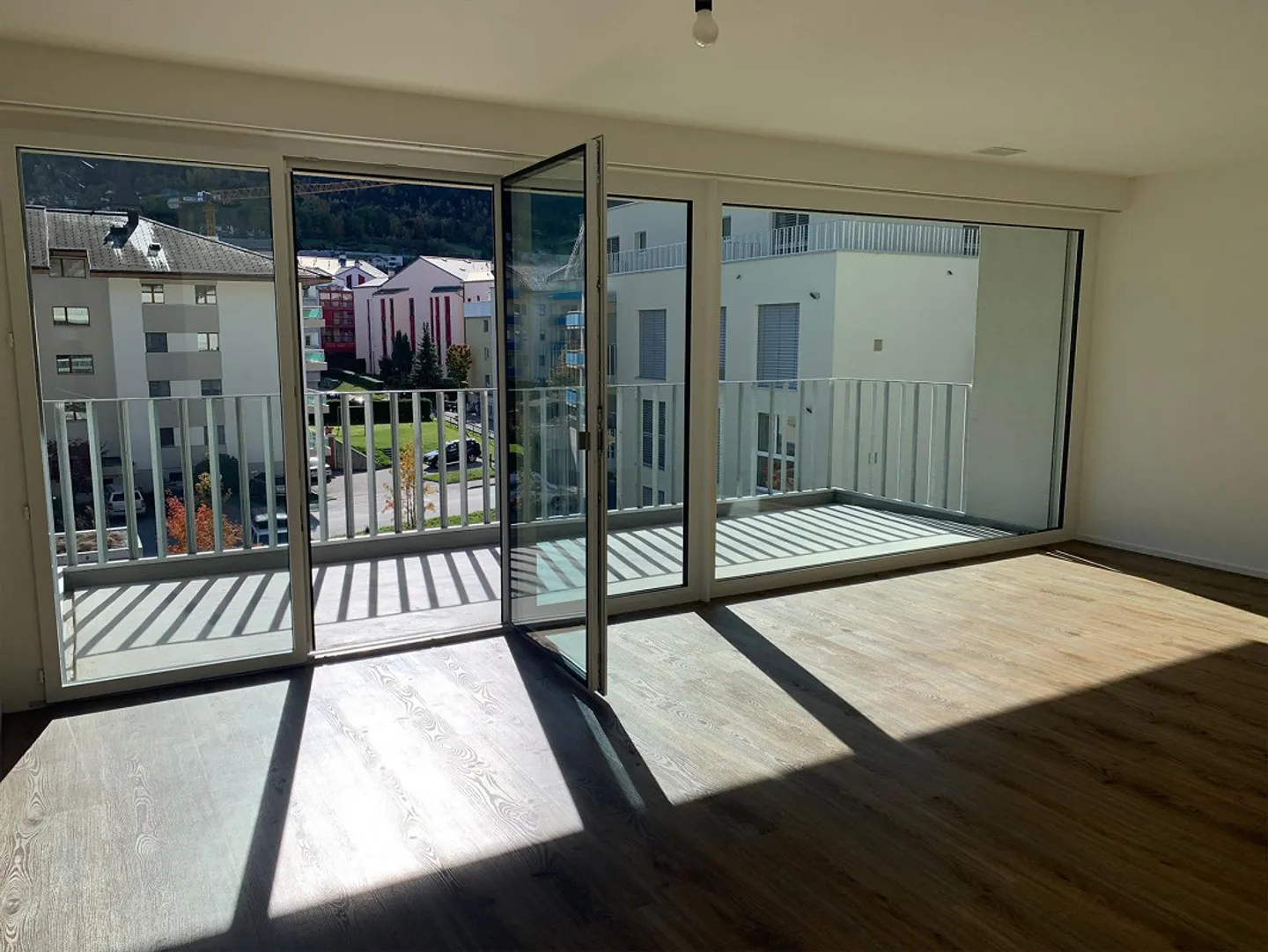 Sonnige 3.5-Zimmerwohnung mit Bergsicht - Foto 1 von 7