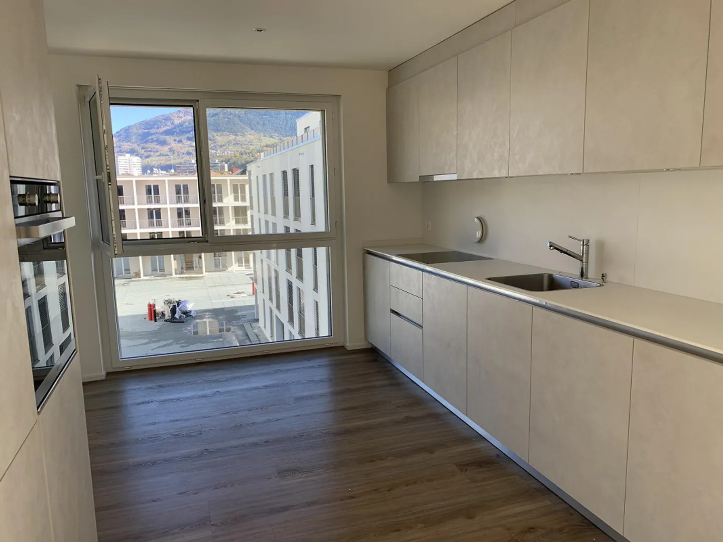 Sonnige 3.5-Zimmerwohnung mit Bergsicht - Foto 2 von 7