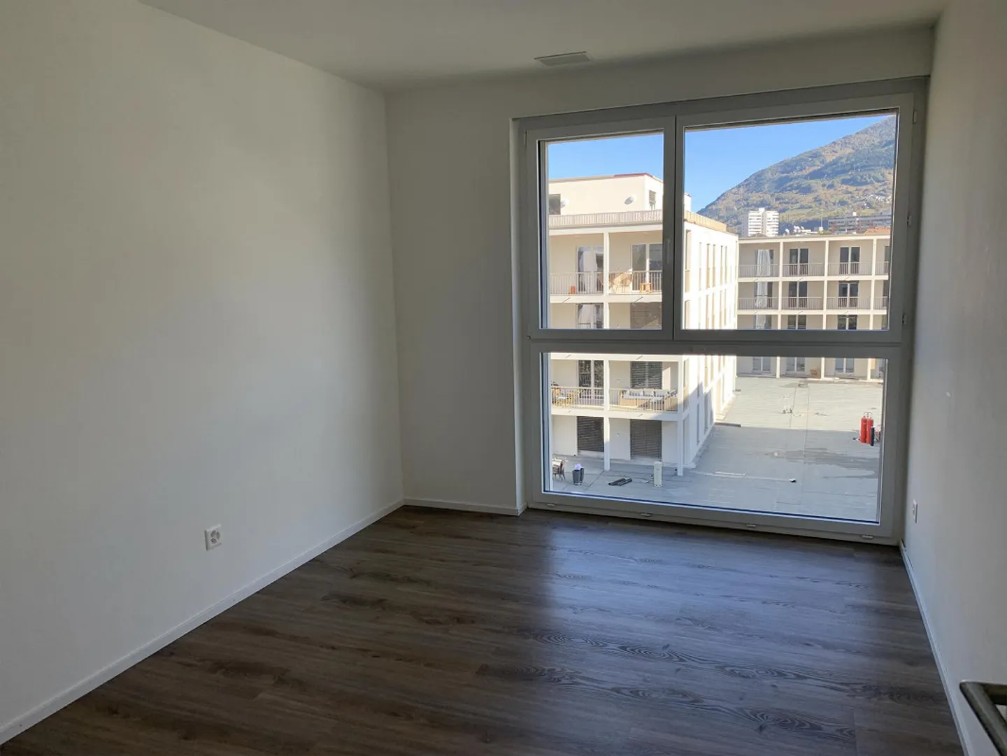 Sonnige 3.5-Zimmerwohnung mit Bergsicht - Foto 4 von 7