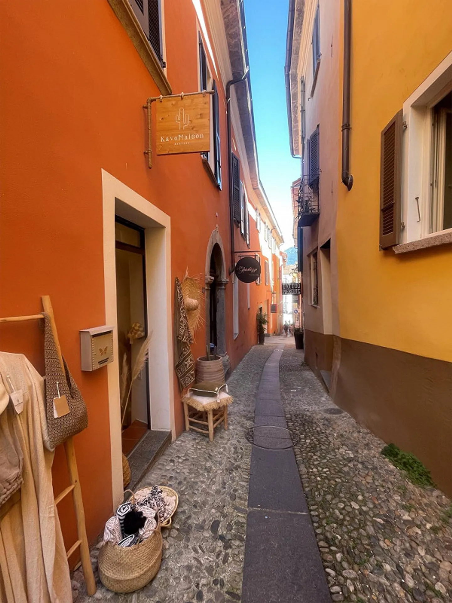 Geschäft im Erdgeschoss im historischen Zentrum von Locarno - Foto 1 von 3