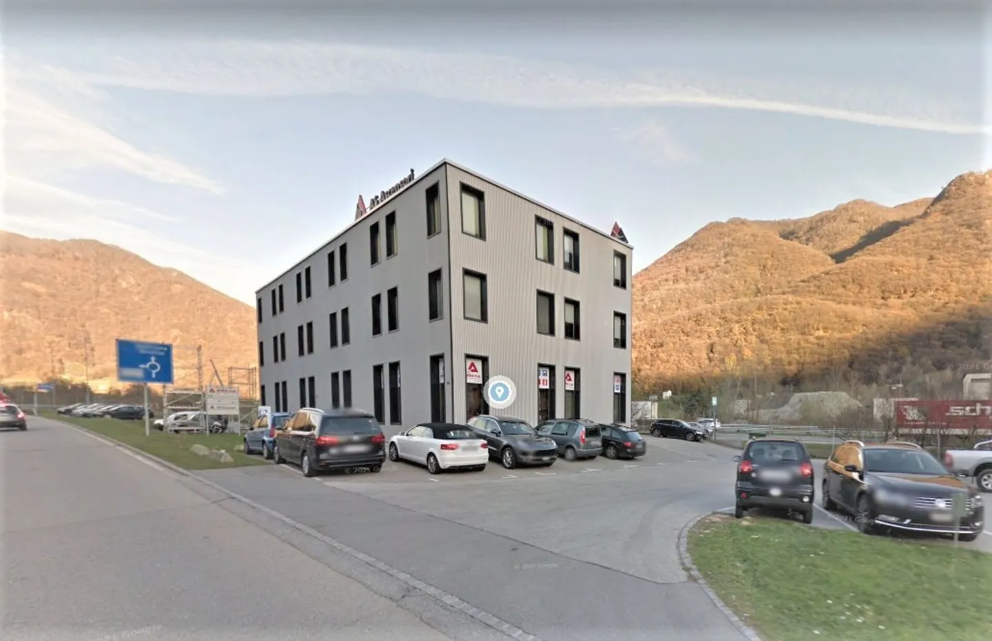 Espaces commerciaux avec dépôt - Photo 1 sur 9