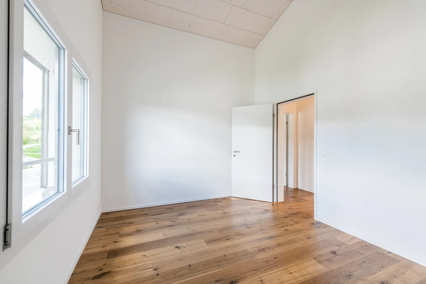 Attic Highlight with 100 m² Sun Terrace - Photo 6 of 10