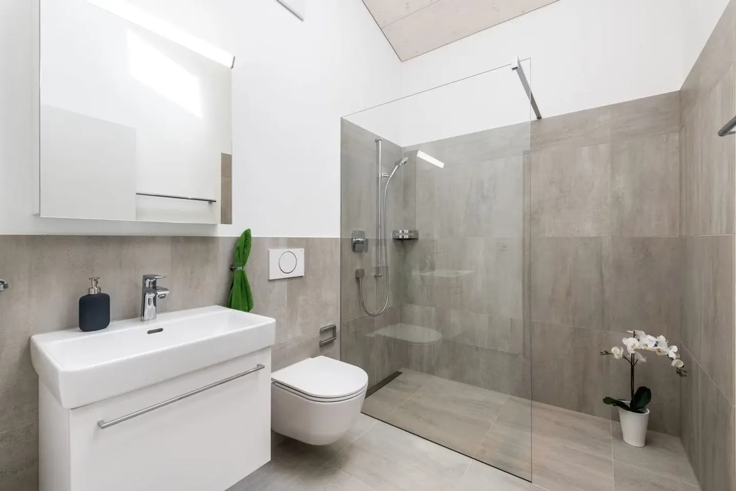 Attic Highlight with 100 m² Sun Terrace - Photo 8 of 10