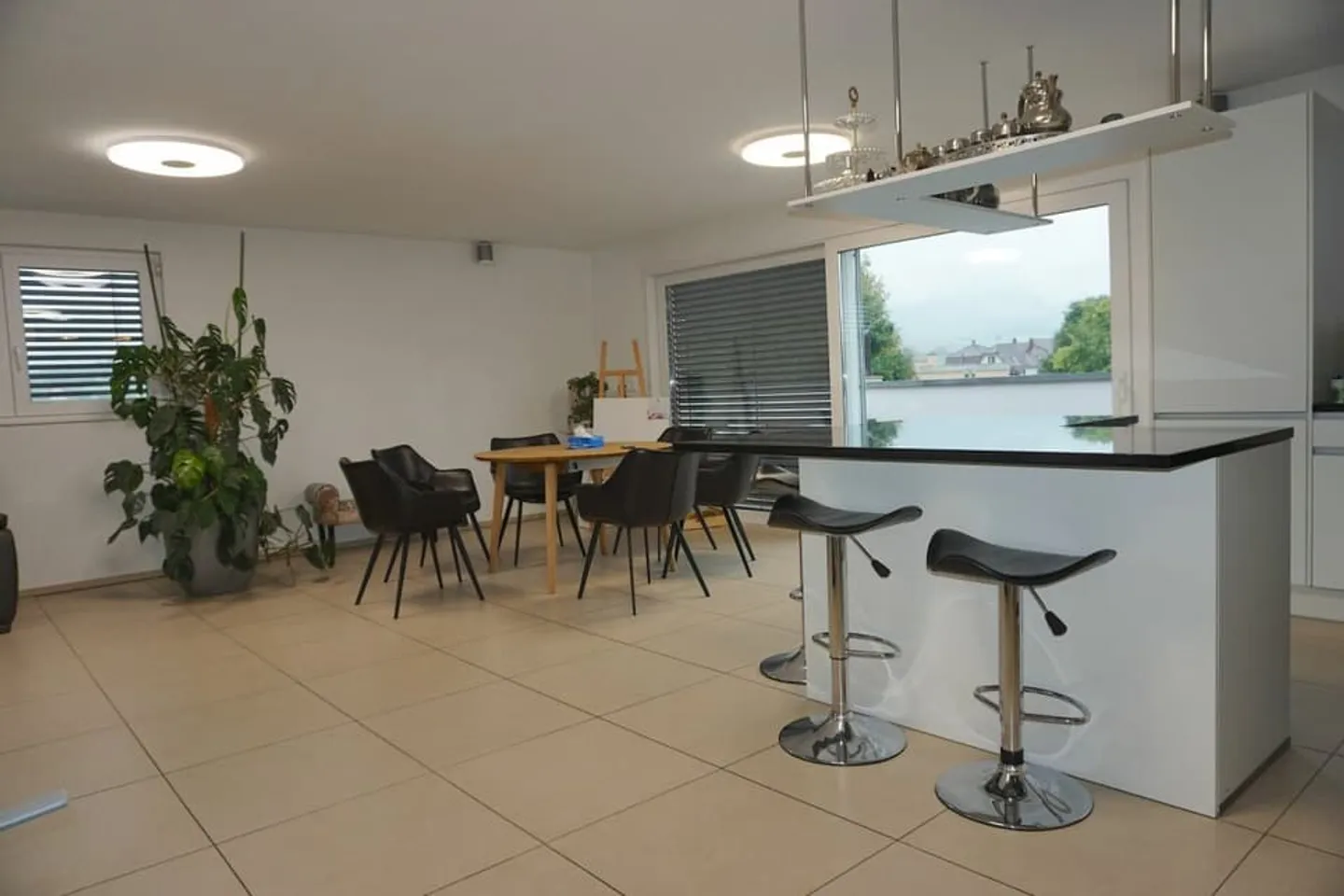 ARI-247 - Attique de 5,5 pièces pour 140 m2 habitable et 128 m2 de terrasse - Photo 2 sur 13
