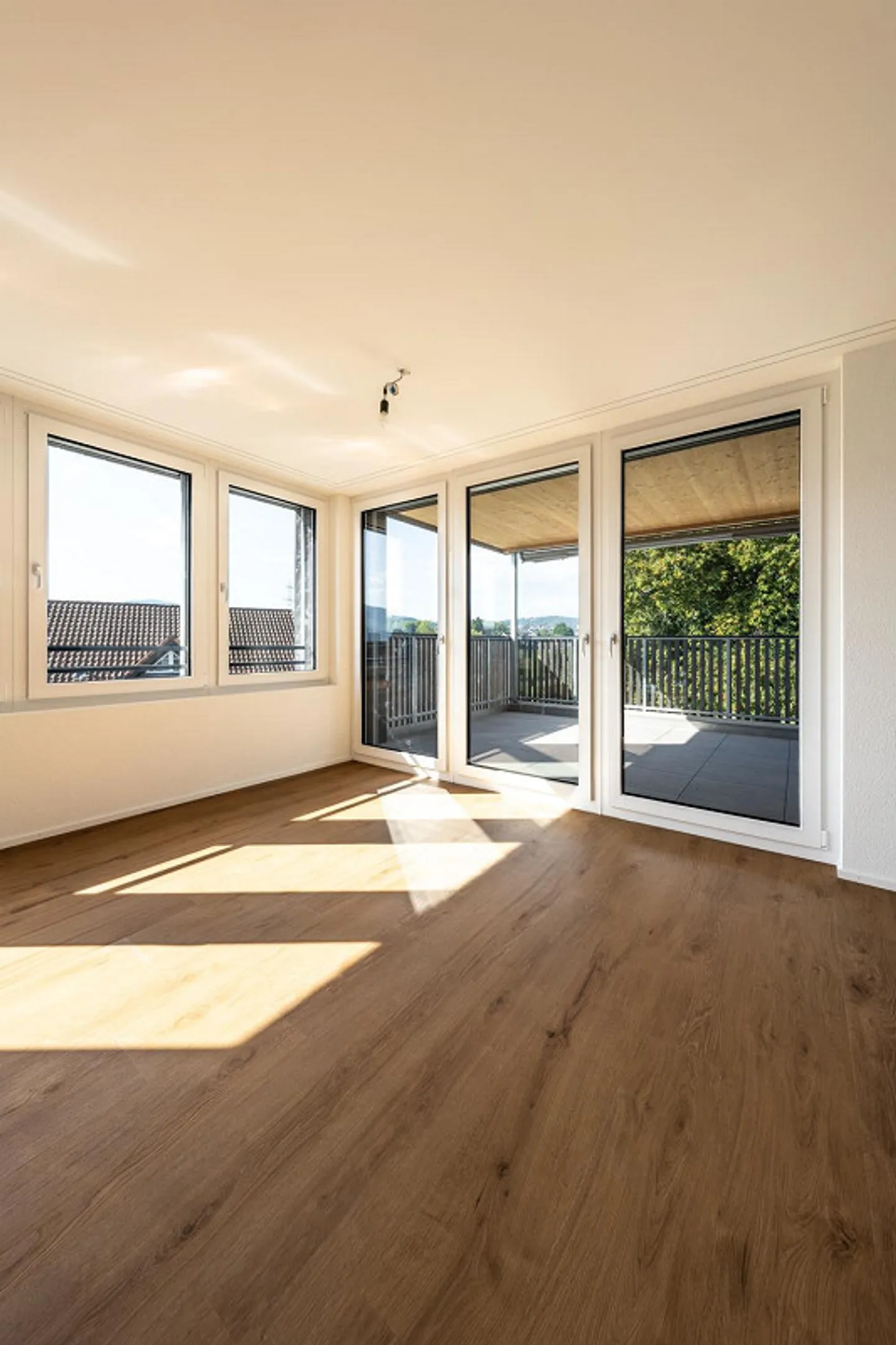 3.5-Room Apartment - Sunny, Spacious and with a View / 2.2 - Photo 7 of 13