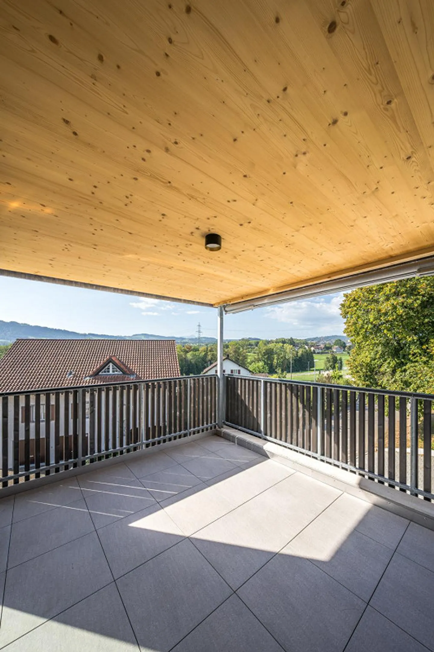 3.5-Room Apartment - Sunny, Spacious and with a View / 2.2 - Photo 8 of 13