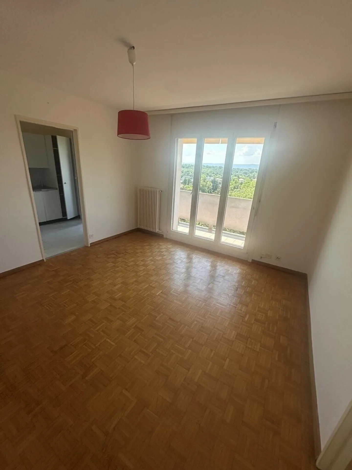 Nice apartment close to amenities and with a view of the lake - Photo 3 of 7