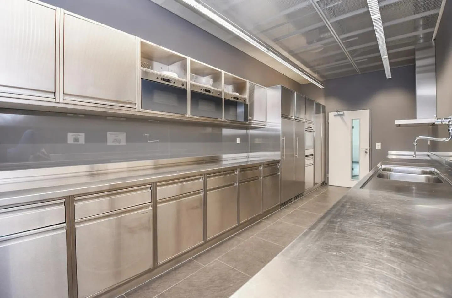 Office, Warehouse, Production, Living - everything under one roof - Photo 6 of 10