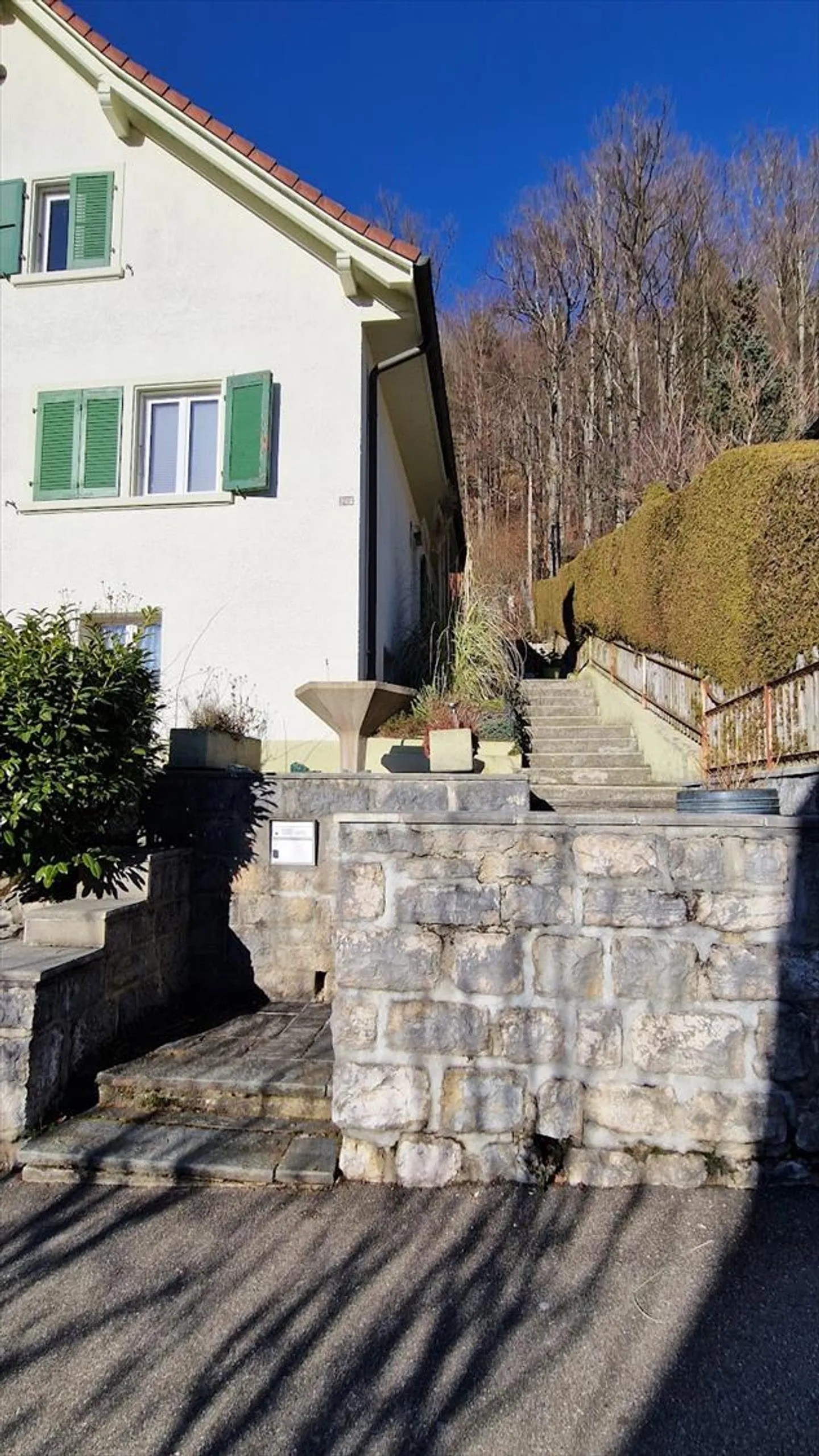 Casa unifamiliare a Moutier con veranda e grande garage - Foto 4 di 13