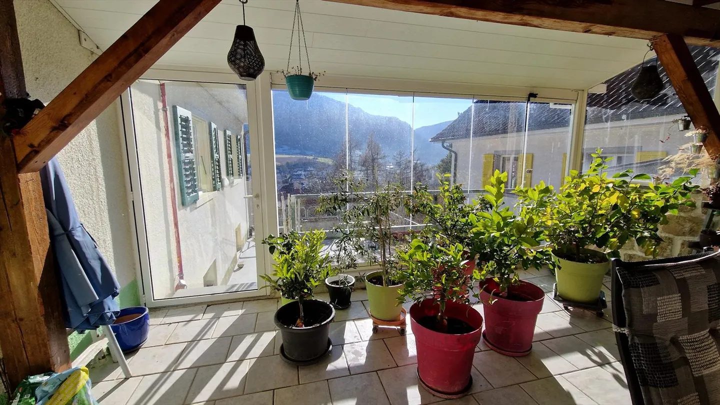Casa unifamiliare a Moutier con veranda e grande garage - Foto 9 di 13