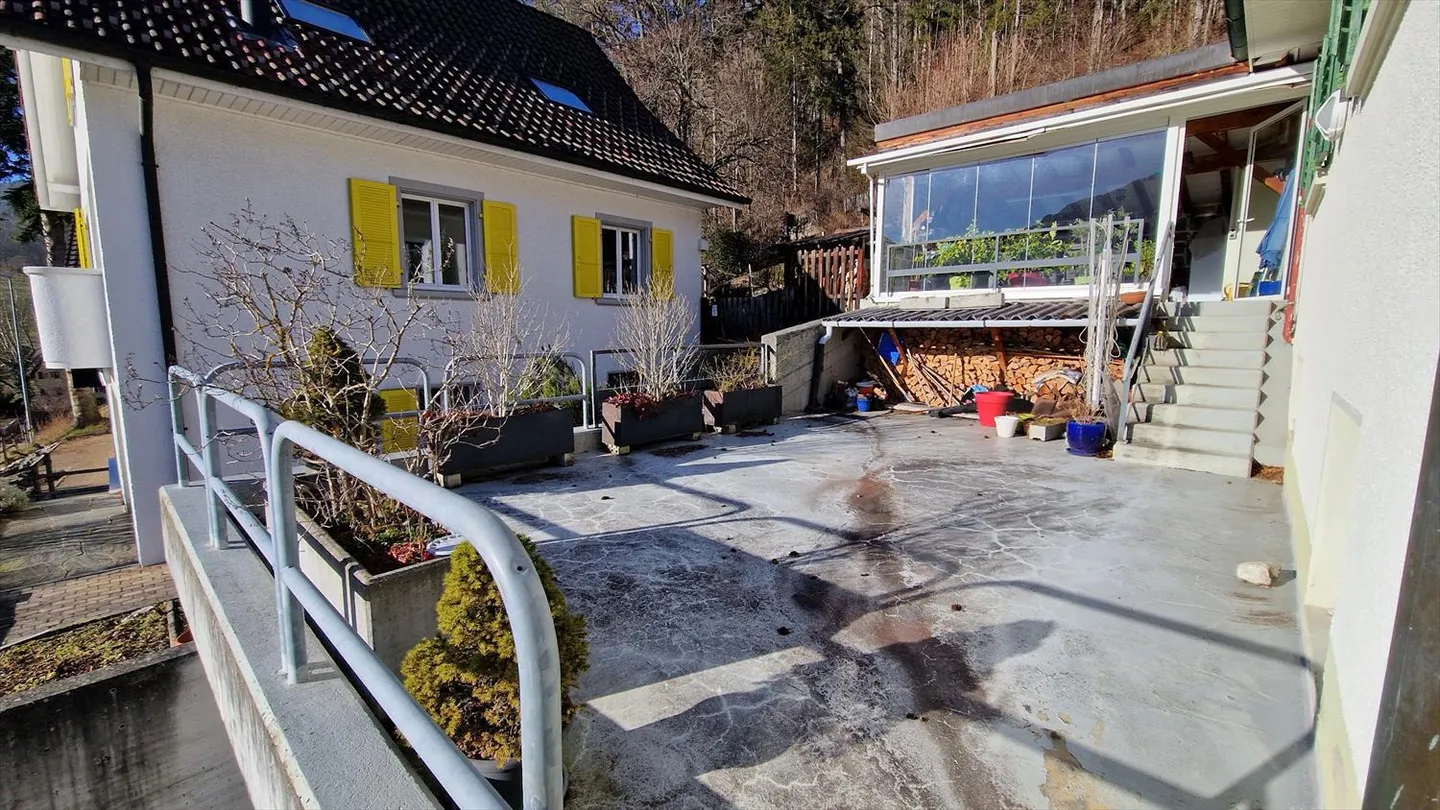 Casa unifamiliare a Moutier con veranda e grande garage - Foto 10 di 13