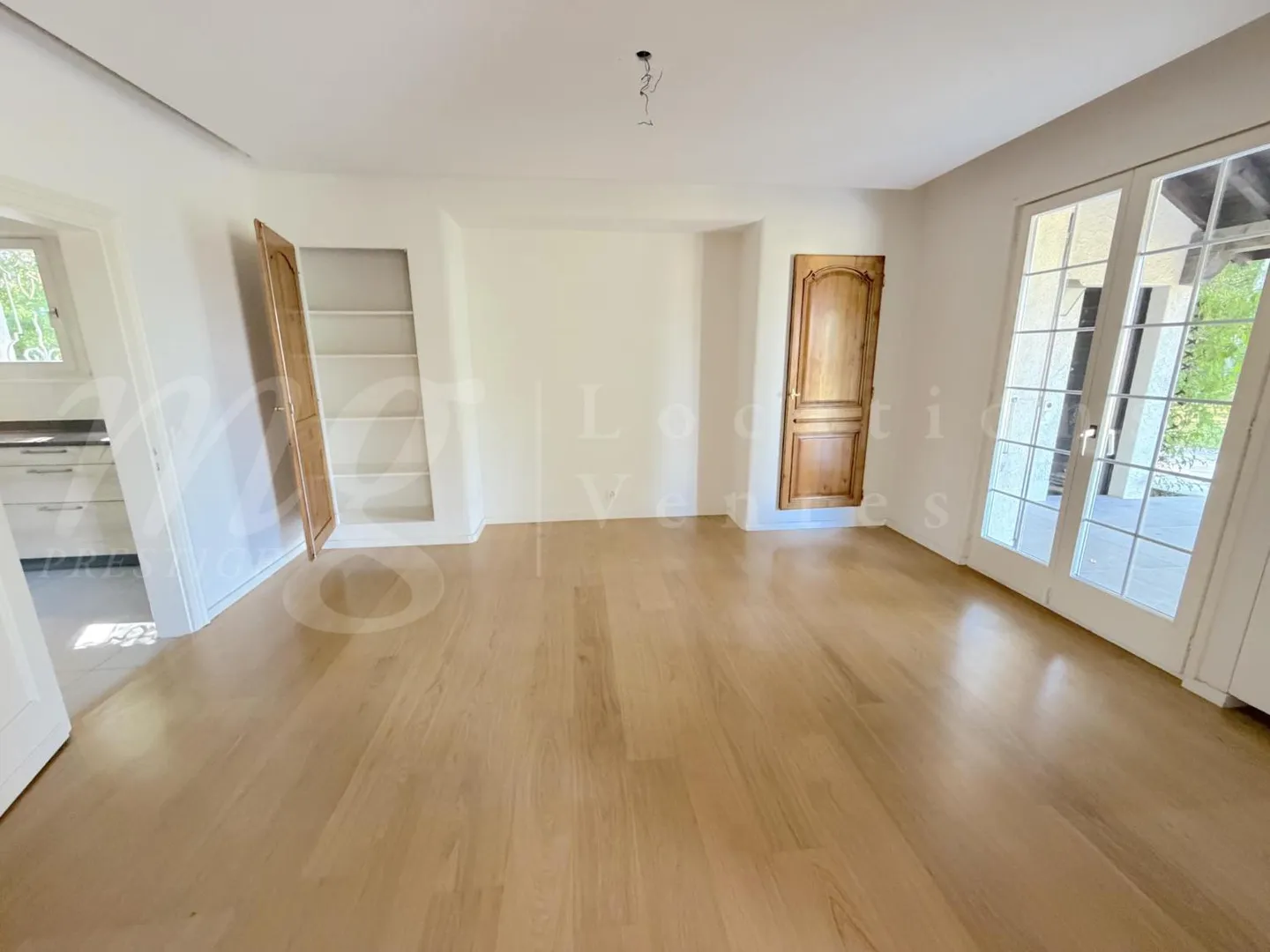 MOLTO BELLA E GRANDE CASA INDIVIDUALE DI 9 STANZE - 5 CAMERE - PISCINA - Foto 3 di 10