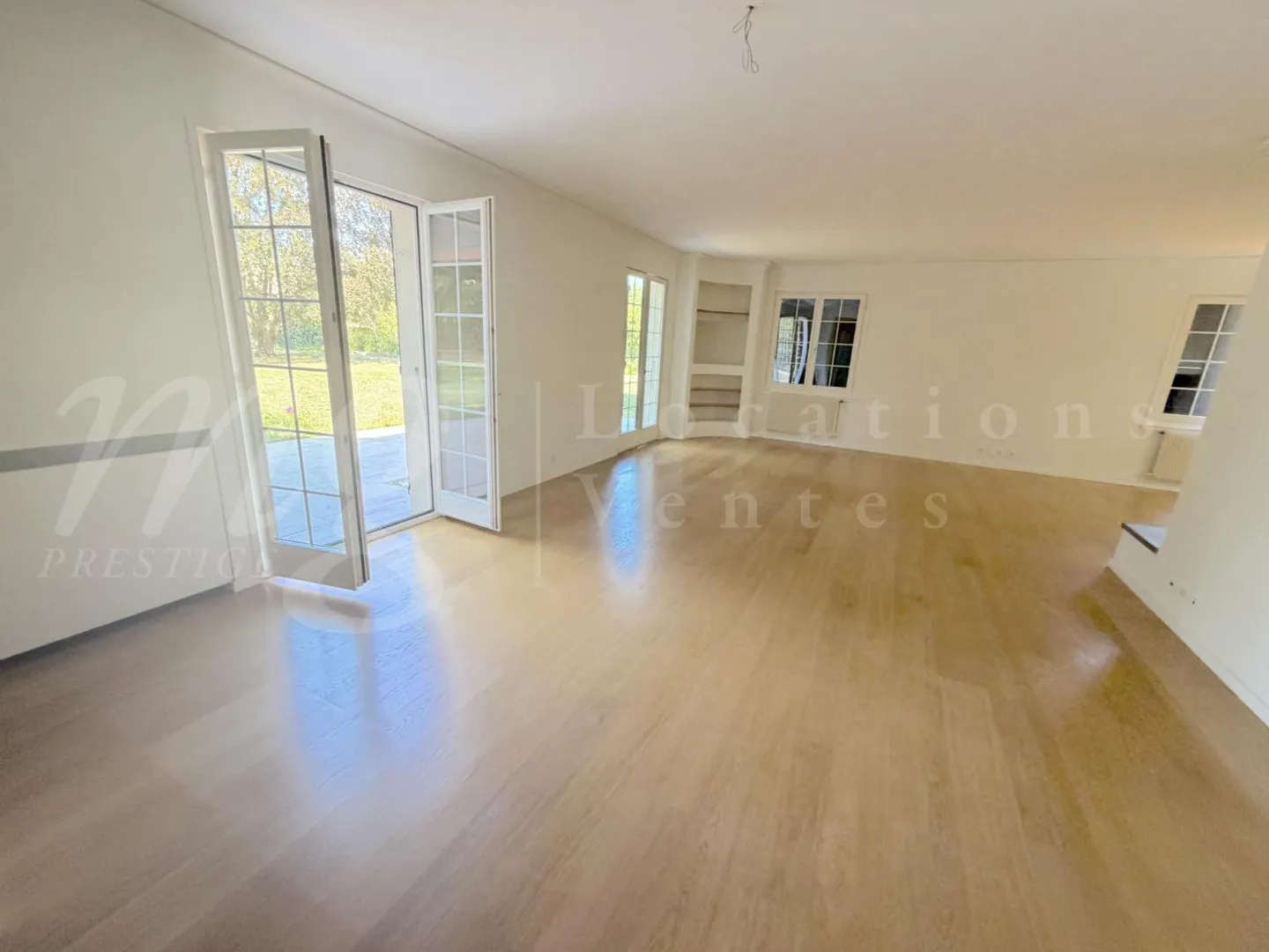 MOLTO BELLA E GRANDE CASA INDIVIDUALE DI 9 STANZE - 5 CAMERE - PISCINA - Foto 4 di 10