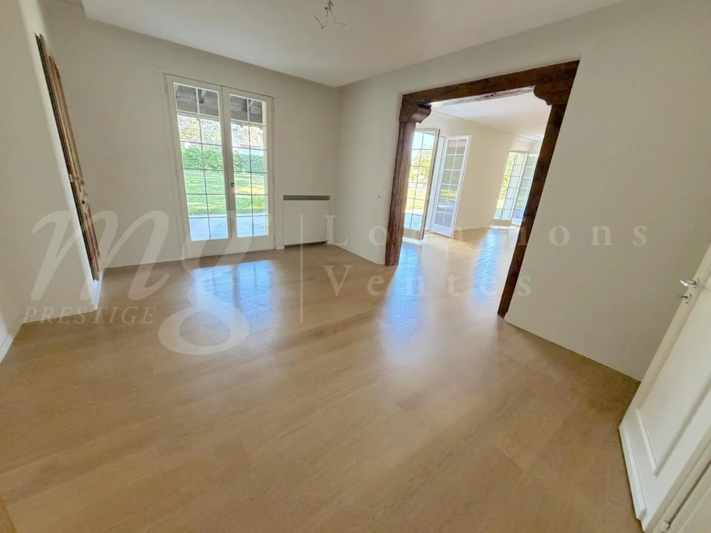 MOLTO BELLA E GRANDE CASA INDIVIDUALE DI 9 STANZE - 5 CAMERE - PISCINA - Foto 5 di 10