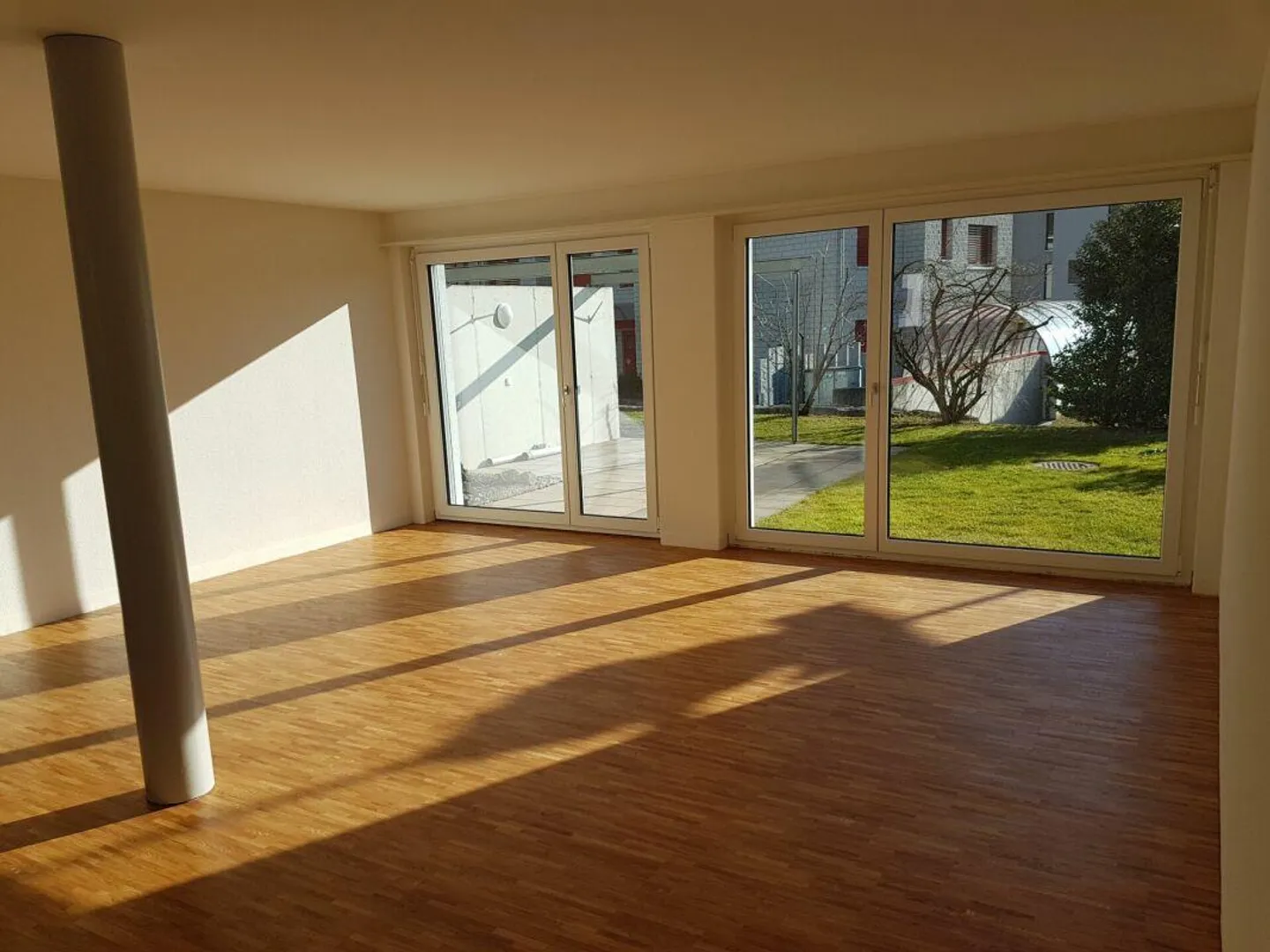 Grosszügige 4.5-Zimmerwohnung mit Pergola - Foto 2 von 11