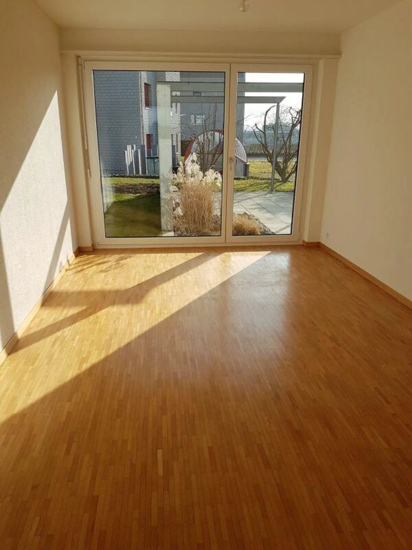 Grosszügige 4.5-Zimmerwohnung mit Pergola - Foto 5 von 11