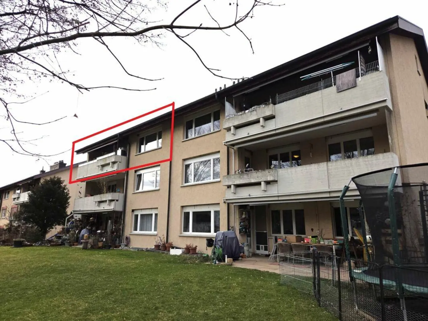 In vendita in Zihlackerring 13 a Turbenthal grande appartamento di 4,5 locali. Solo 2 minuti a piedi dai mezzi pubblici. - Foto 1 di 14