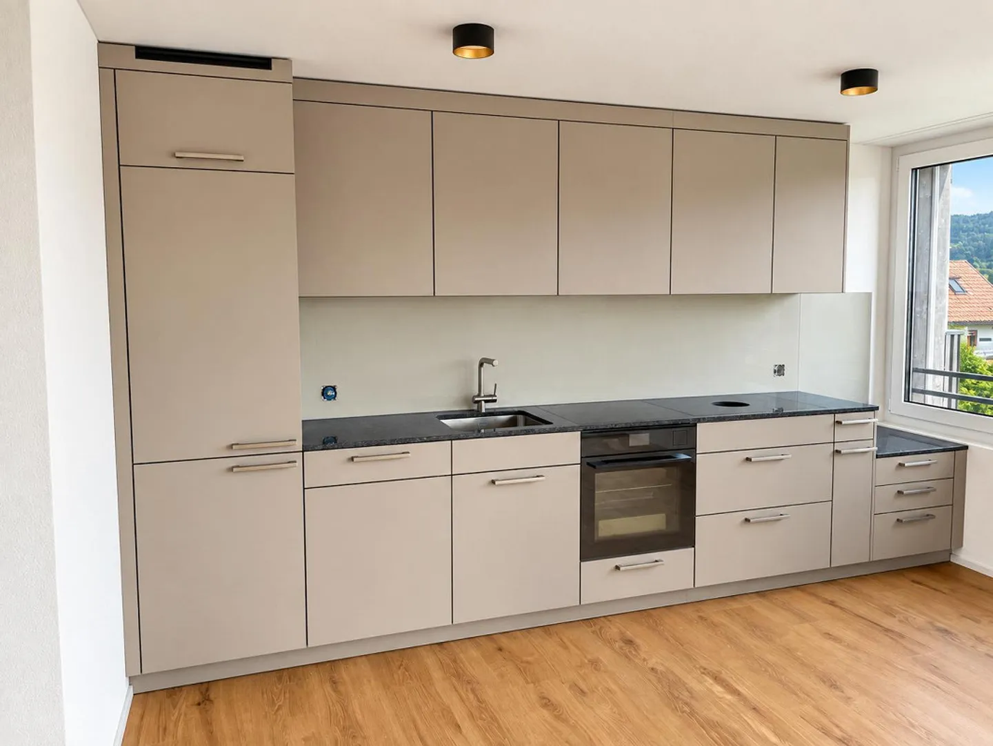 Appartamento 3.5 locali - soleggiato, spazioso e con vista / 1.2 - Foto 2 di 13