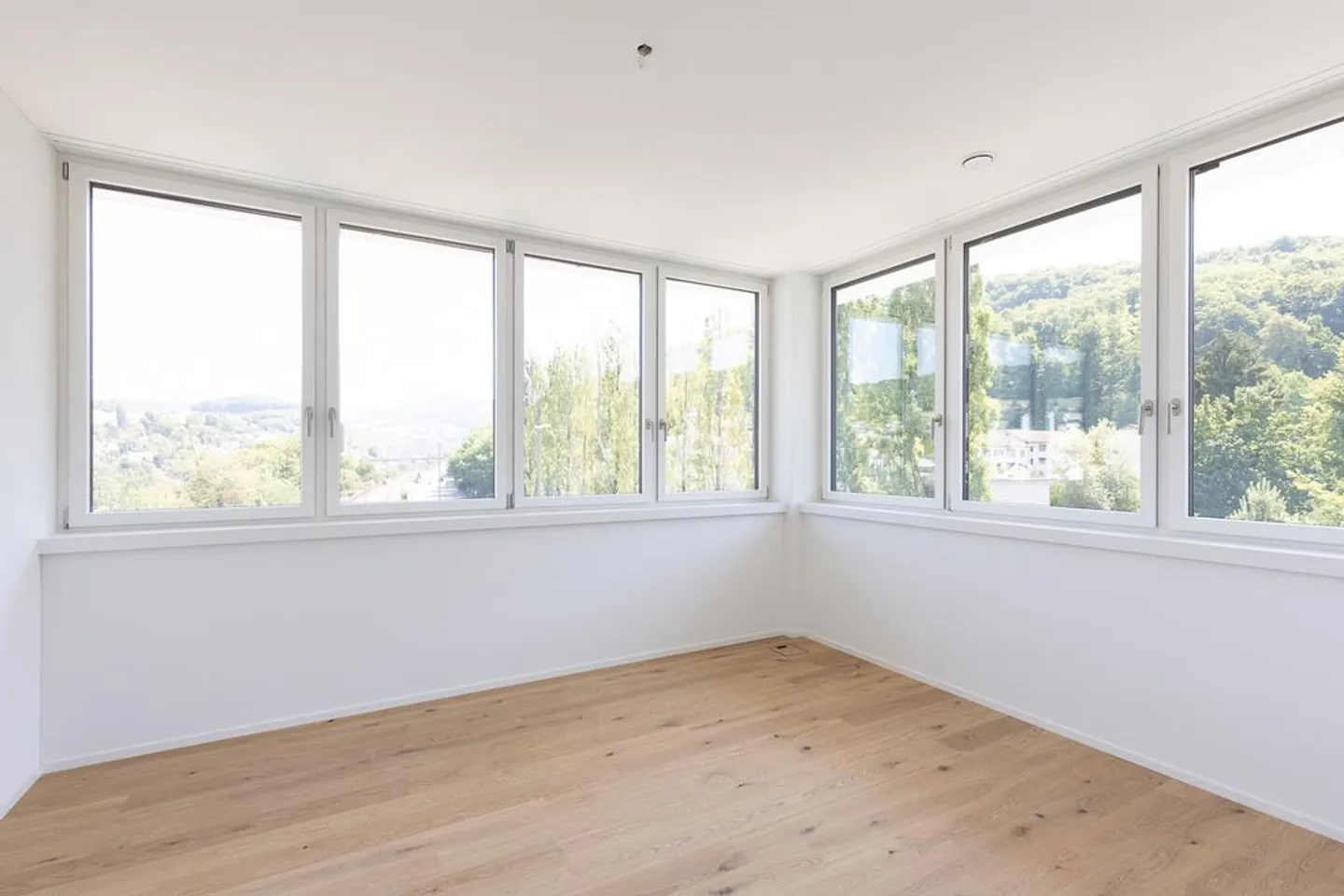 Modern 2.5-Room Apartment - Photo 3 of 10