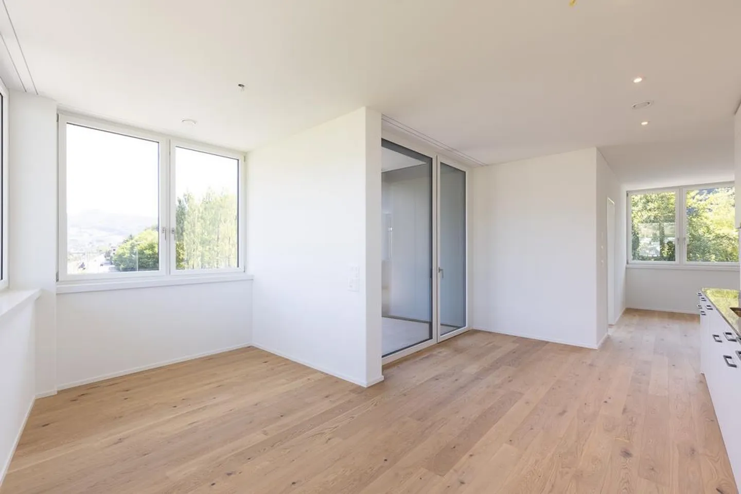 Modern 2.5-Room Apartment - Photo 5 of 10