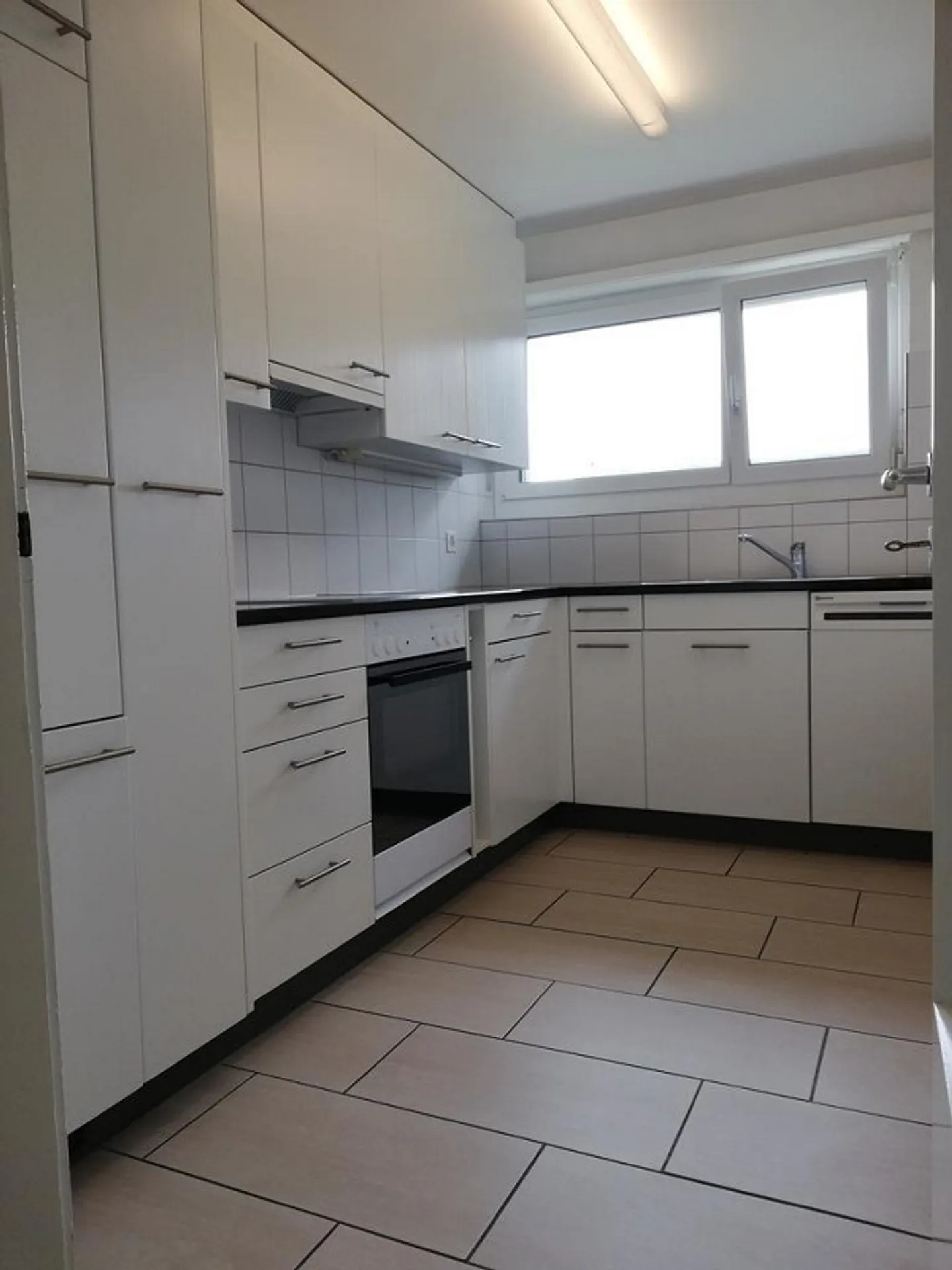 Charmante appartement 3 pièces avec balcon - Photo 2 sur 5
