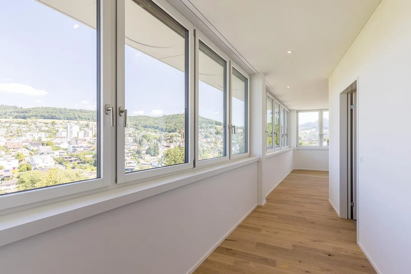 Modern 2.5-Room Apartment - Photo 7 of 10