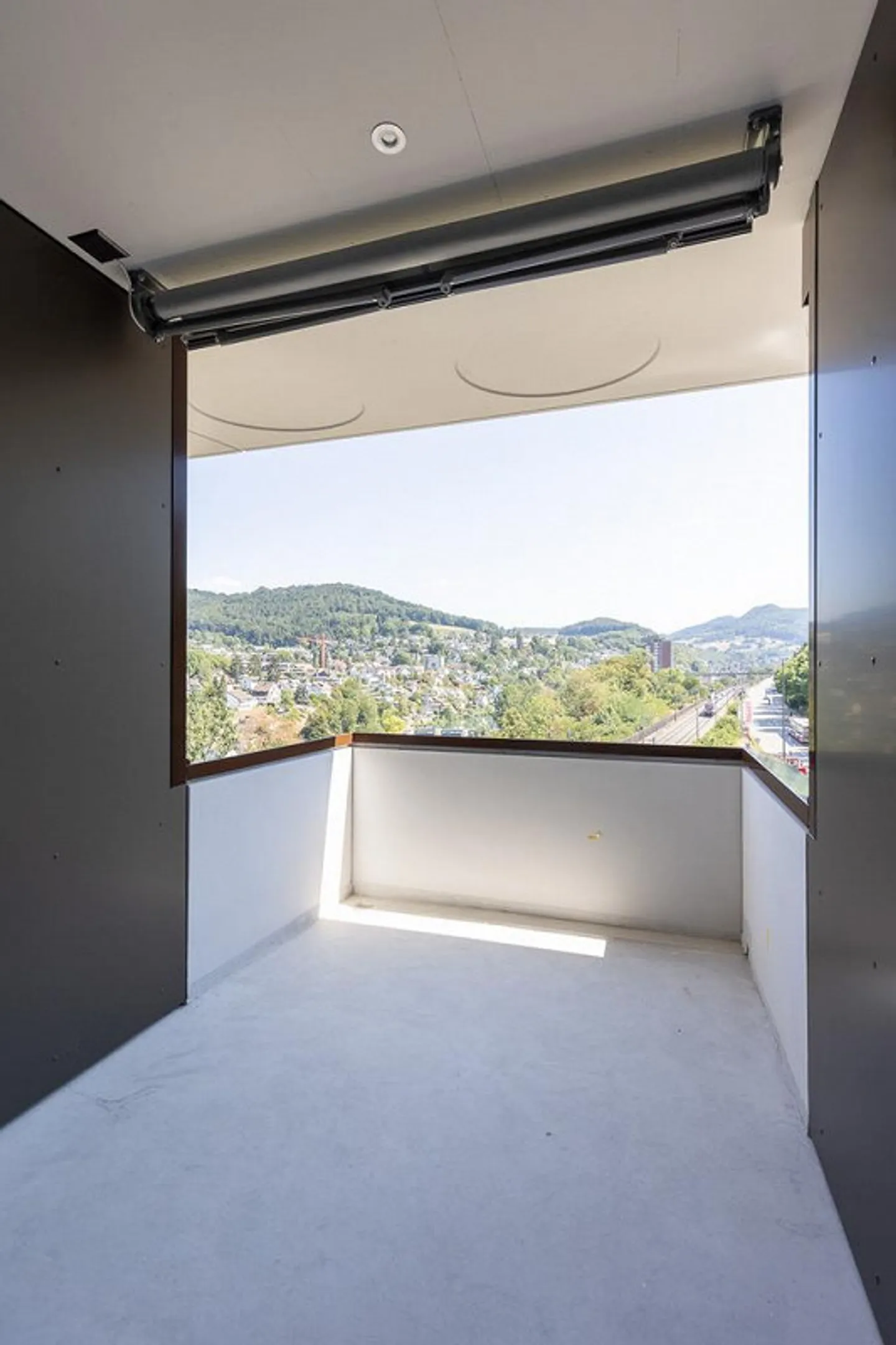 Modern 2.5-Room Apartment - Photo 9 of 10