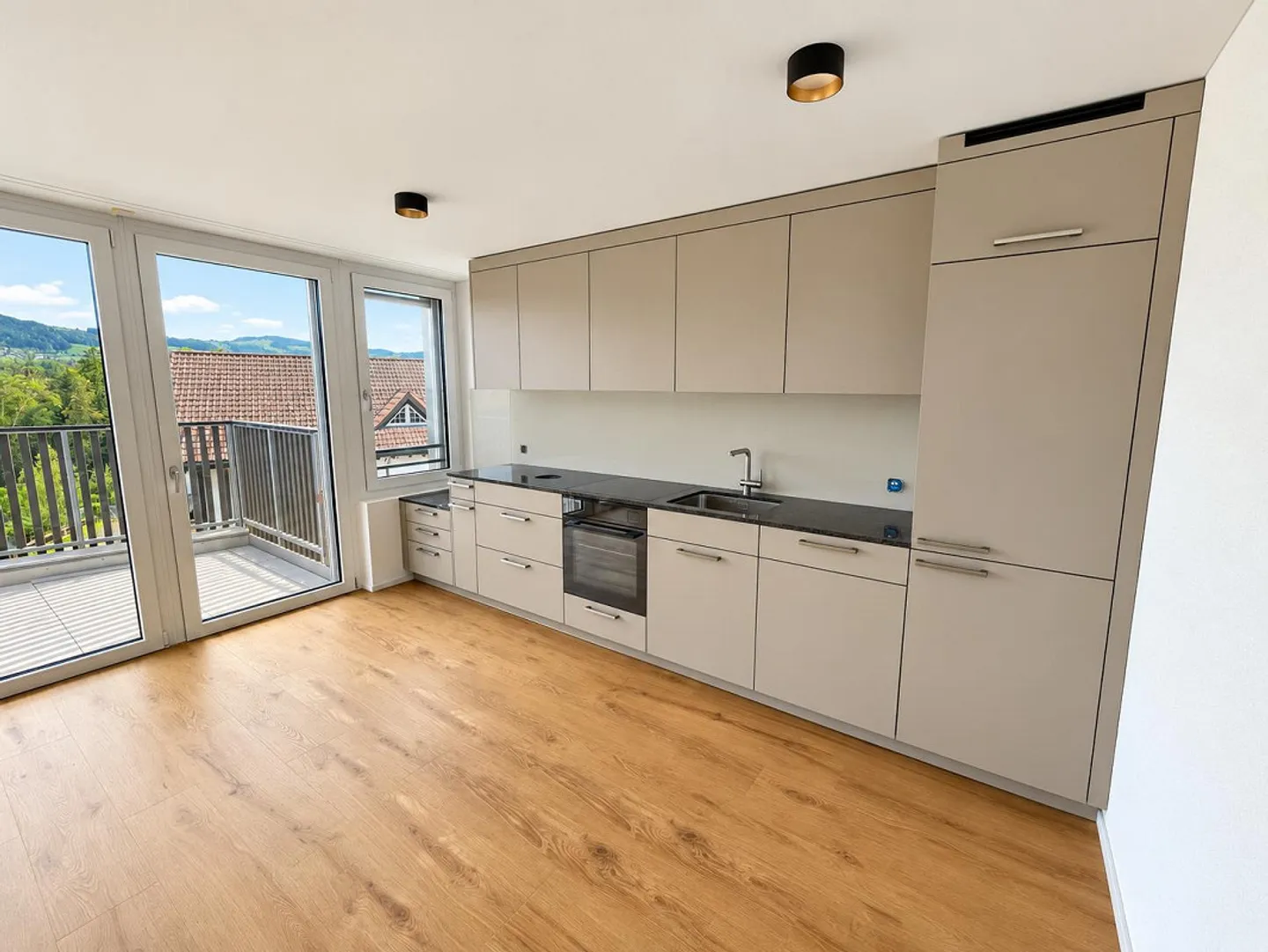 Appartement 2,5 pièces - beaucoup d'espace, vue et tranquillité / 2.1 - Photo 2 sur 12