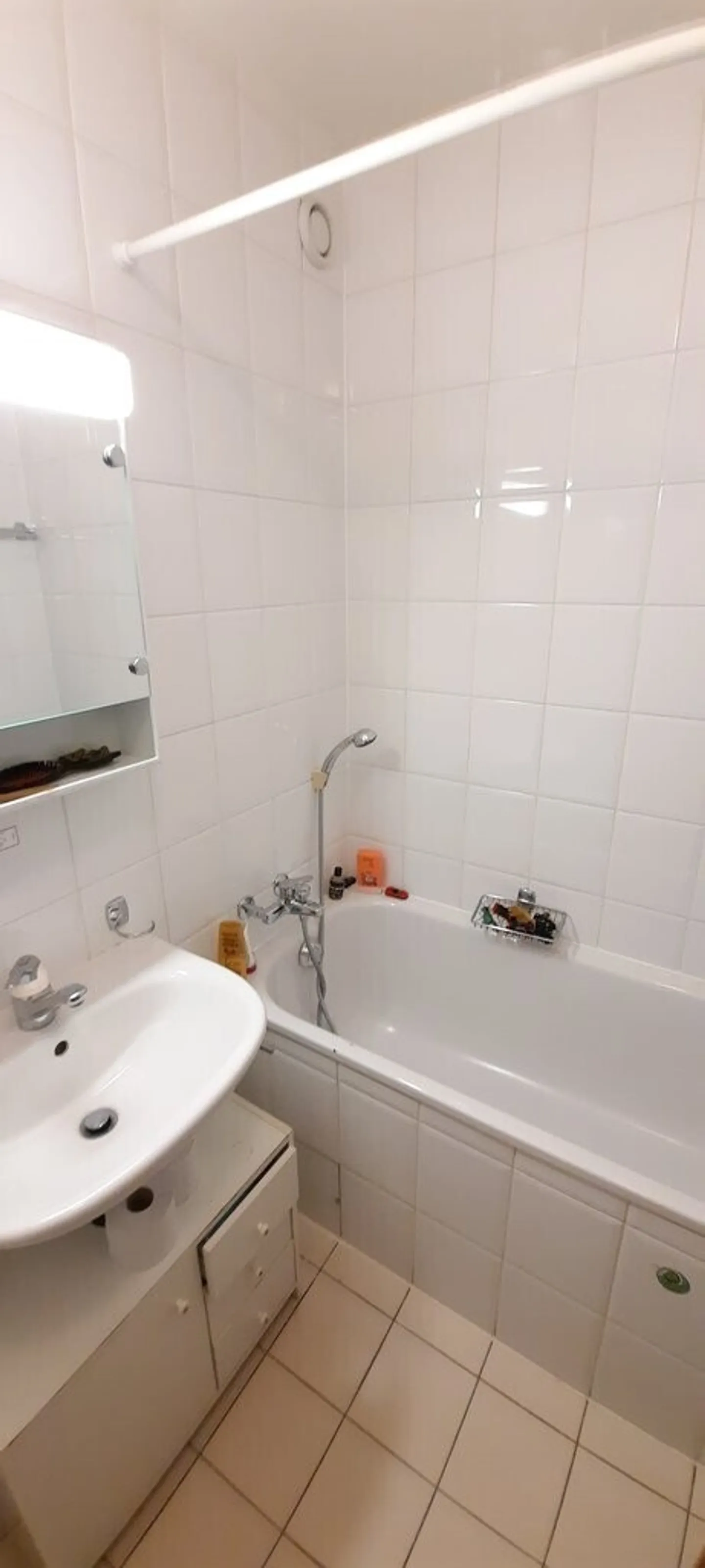 Sublime apartment in a quiet area close to the city center - Photo 9 of 12