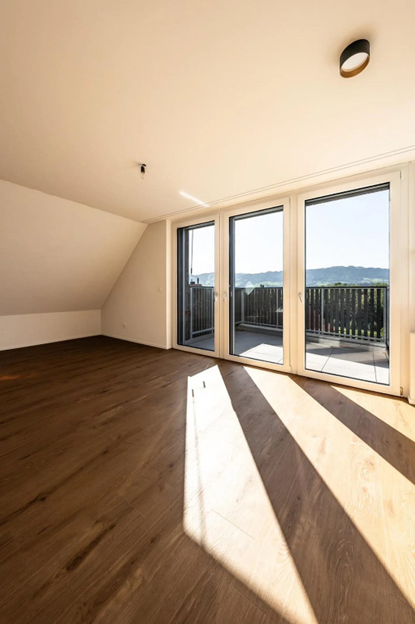 Appartement 2,5 pièces - beaucoup d'espace, vue et tranquillité / 2.1 - Photo 9 sur 12